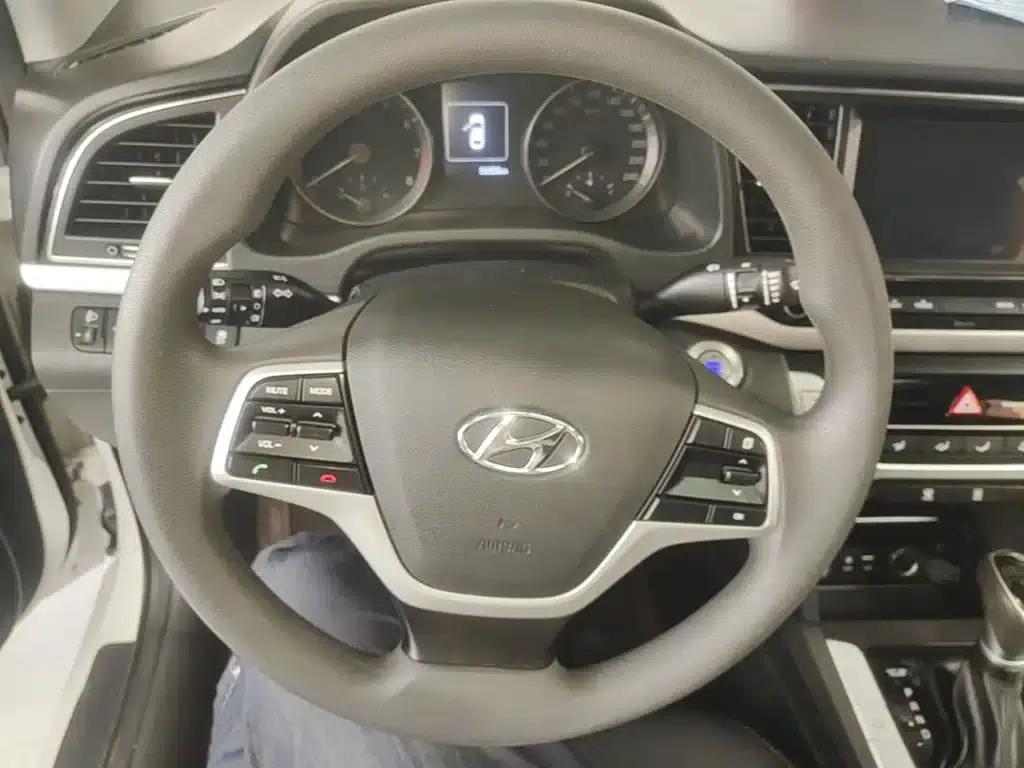 Hyundai Elantra 2016 1.6L Automatic Smart Elite Edition — миниатюра 11