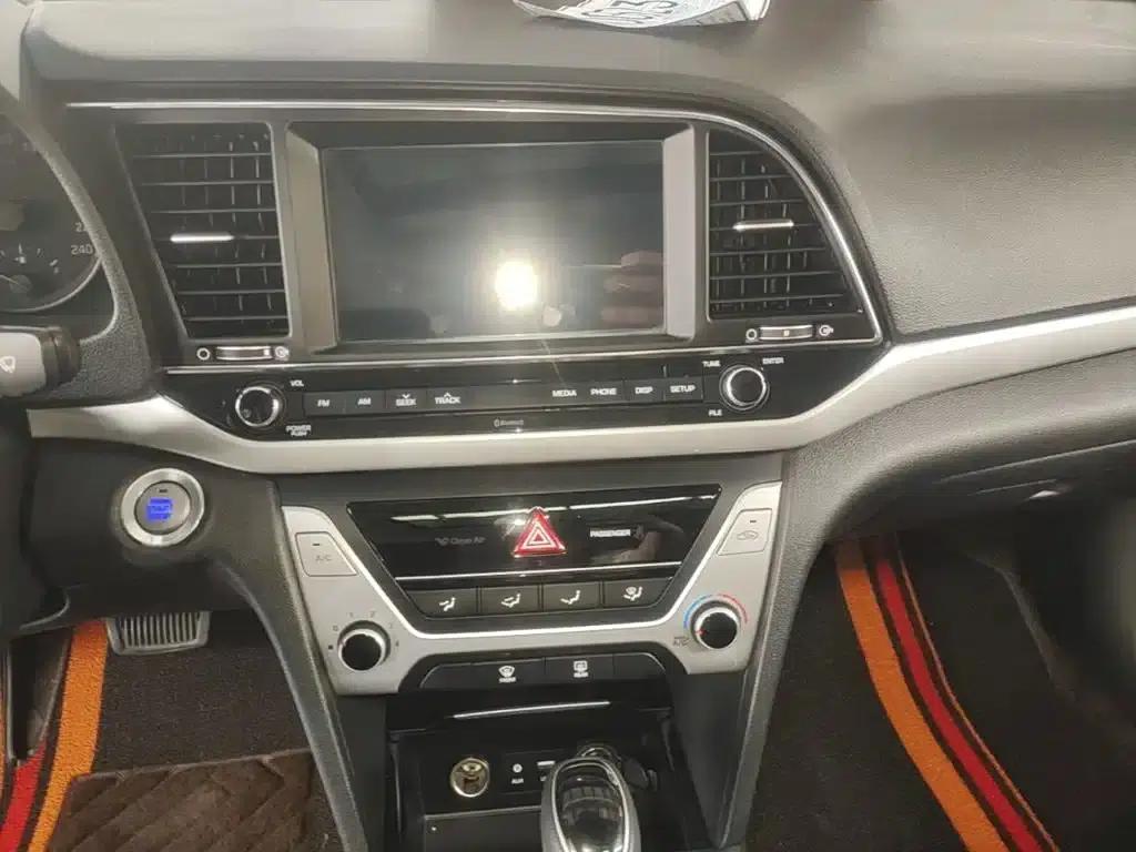 Hyundai Elantra 2016 1.6L Automatic Smart Elite Edition — миниатюра 13