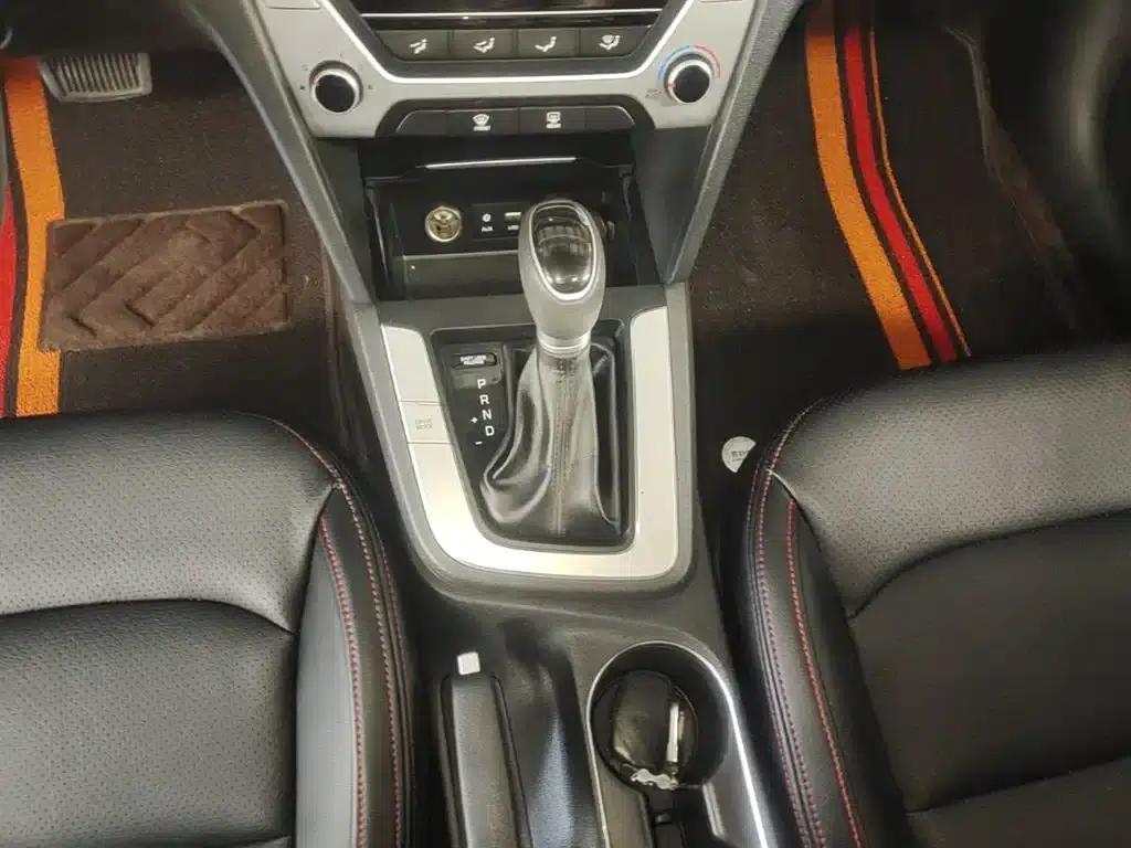 Hyundai Elantra 2016 1.6L Automatic Smart Elite Edition — миниатюра 14