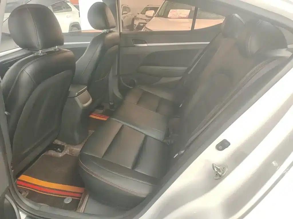 Hyundai Elantra 2016 1.6L Automatic Smart Elite Edition — миниатюра 17