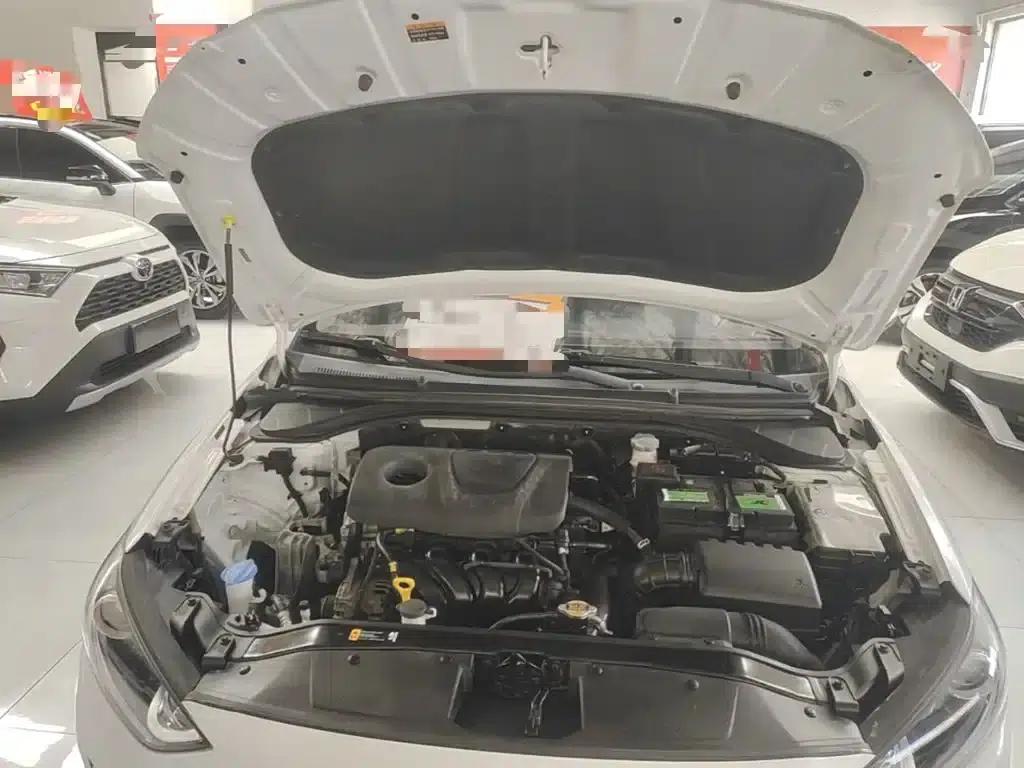 Hyundai Elantra 2016 1.6L Automatic Smart Elite Edition — миниатюра 20