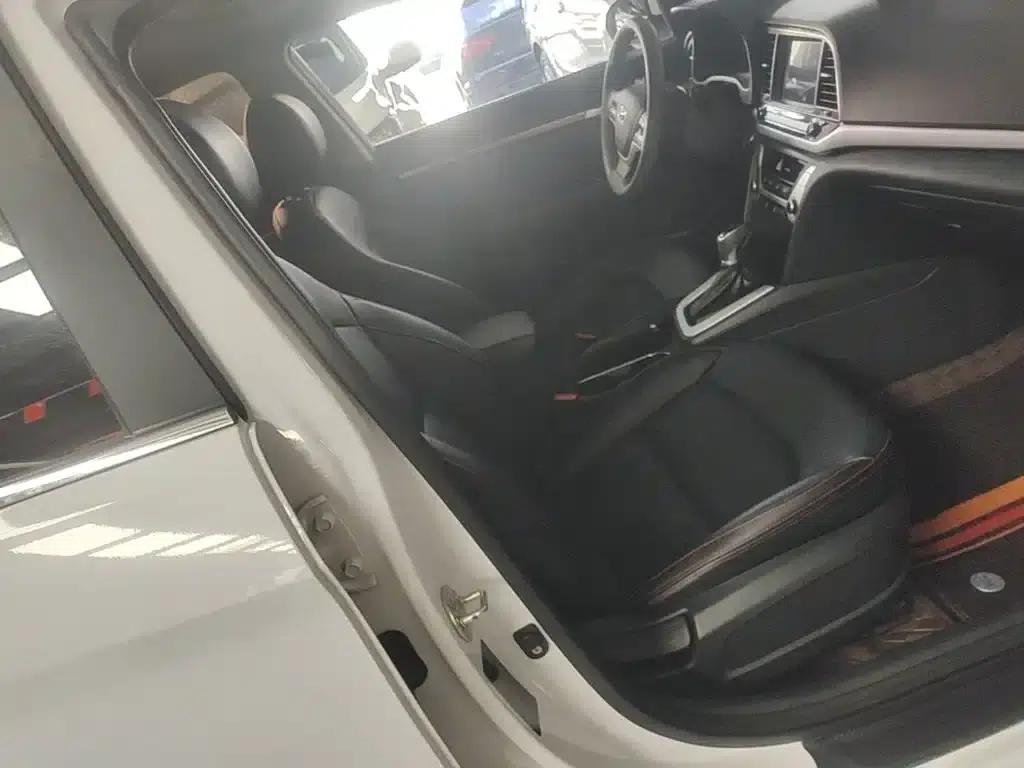 Hyundai Elantra 2016 1.6L Automatic Smart Elite Edition — миниатюра 25
