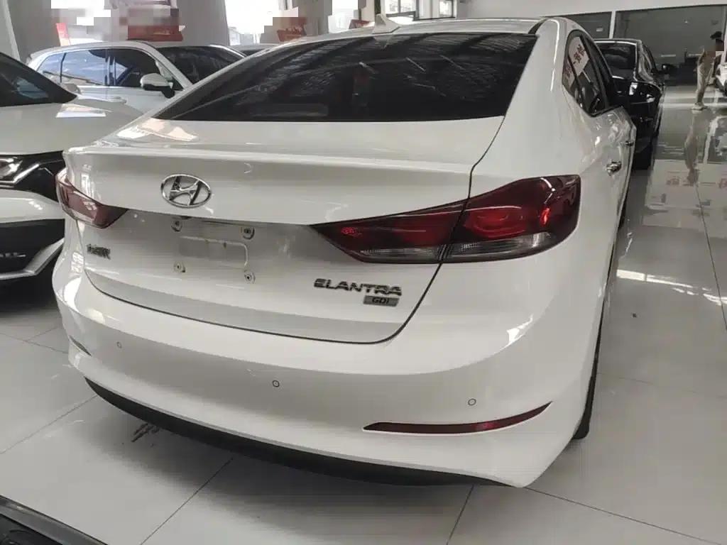 Hyundai Elantra 2016 1.6L Automatic Smart Elite Edition — миниатюра 6