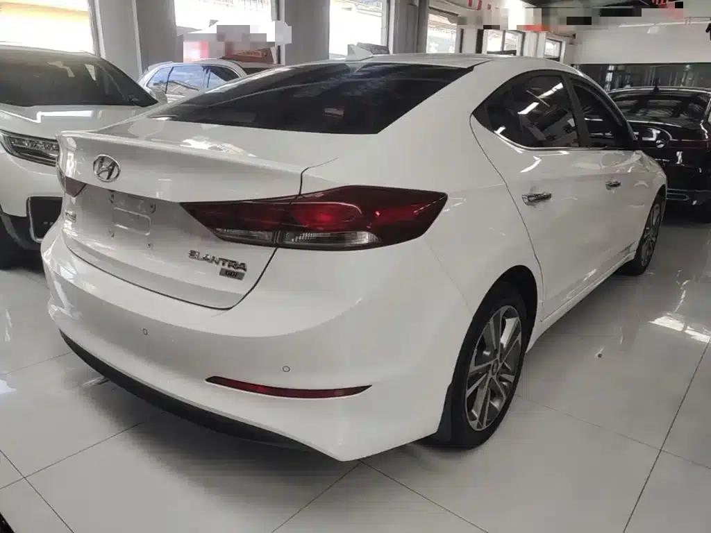 Hyundai Elantra 2016 1.6L Automatic Smart Elite Edition — миниатюра 7