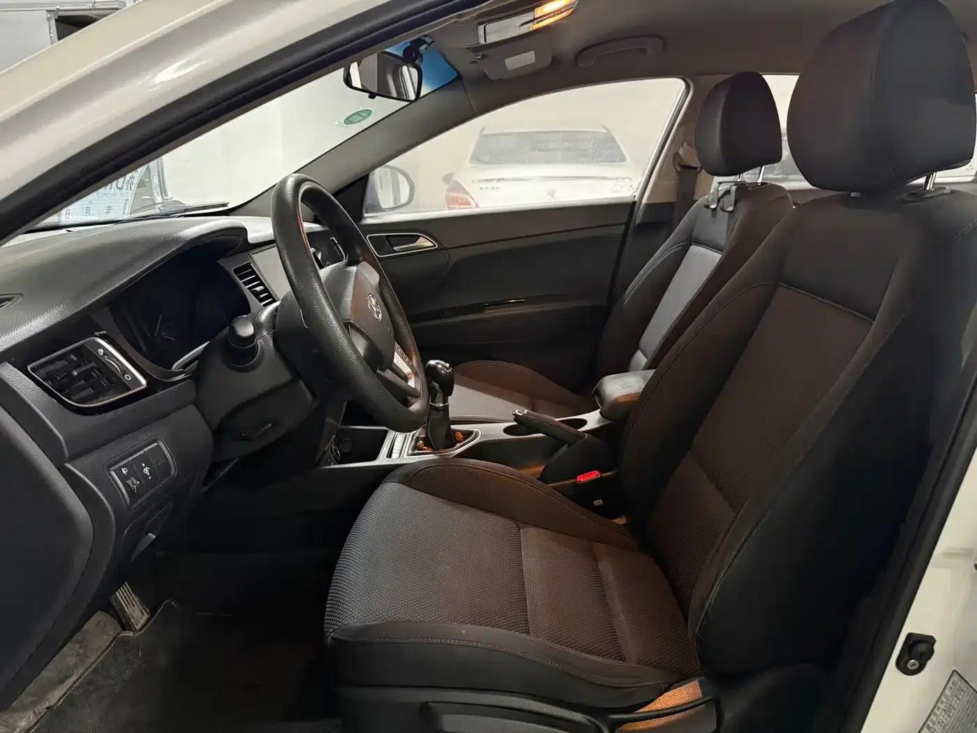 2014 Mistra 1.8L Manual Comfort GL — миниатюра 6