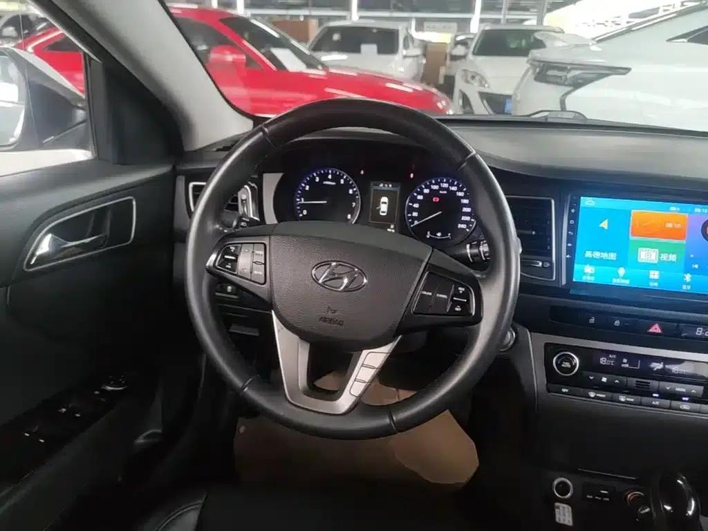 2014 Mistra 1.8L Automatic Premium DLX — миниатюра 11