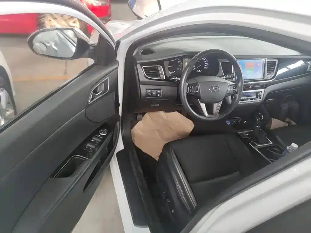 2014 Mistra 1.8L Automatic Premium DLX — миниатюра 16
