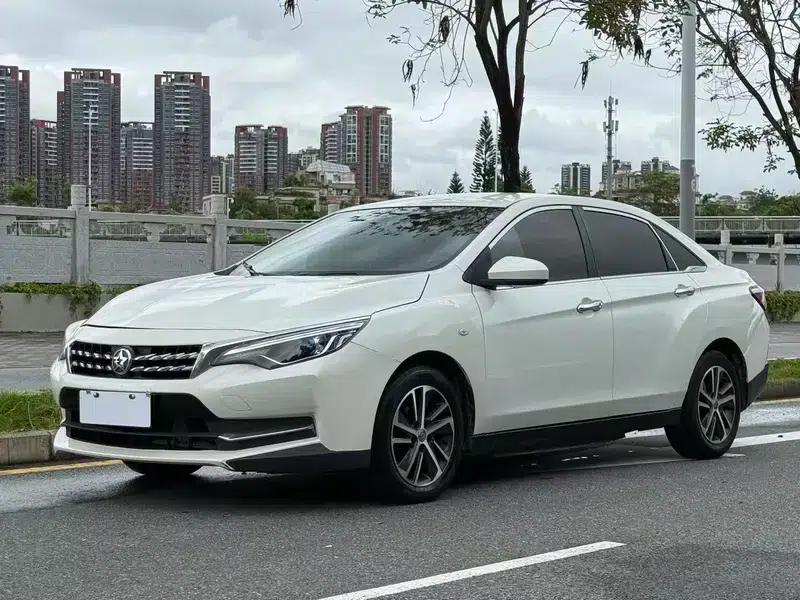 Venucia D60 2018 1.6L CVT Comfort Edition — миниатюра 1