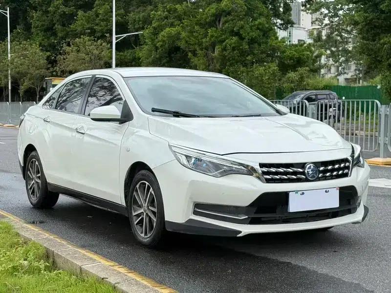 Venucia D60 2018 1.6L CVT Comfort Edition — миниатюра 3