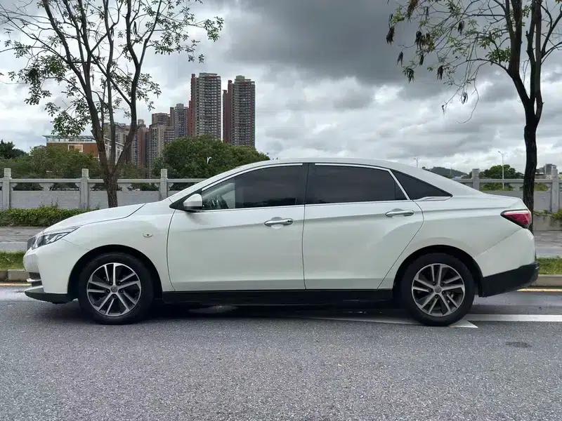 Venucia D60 2018 1.6L CVT Comfort Edition — миниатюра 4