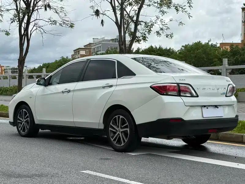 Venucia D60 2018 1.6L CVT Comfort Edition — миниатюра 5
