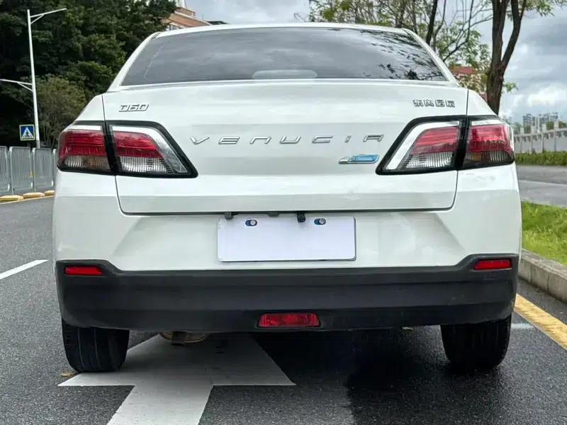 Venucia D60 2018 1.6L CVT Comfort Edition — миниатюра 6