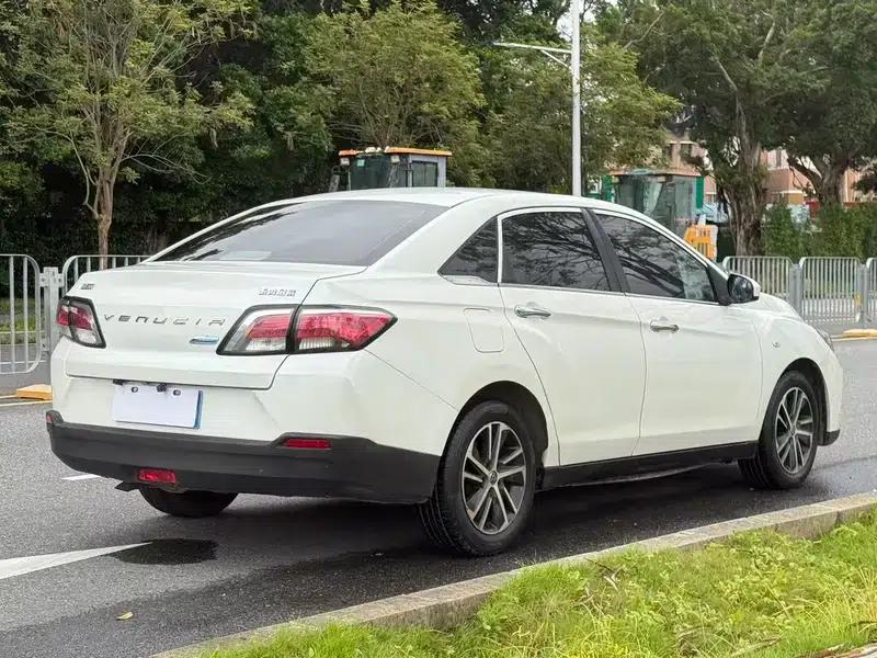 Venucia D60 2018 1.6L CVT Comfort Edition — миниатюра 7