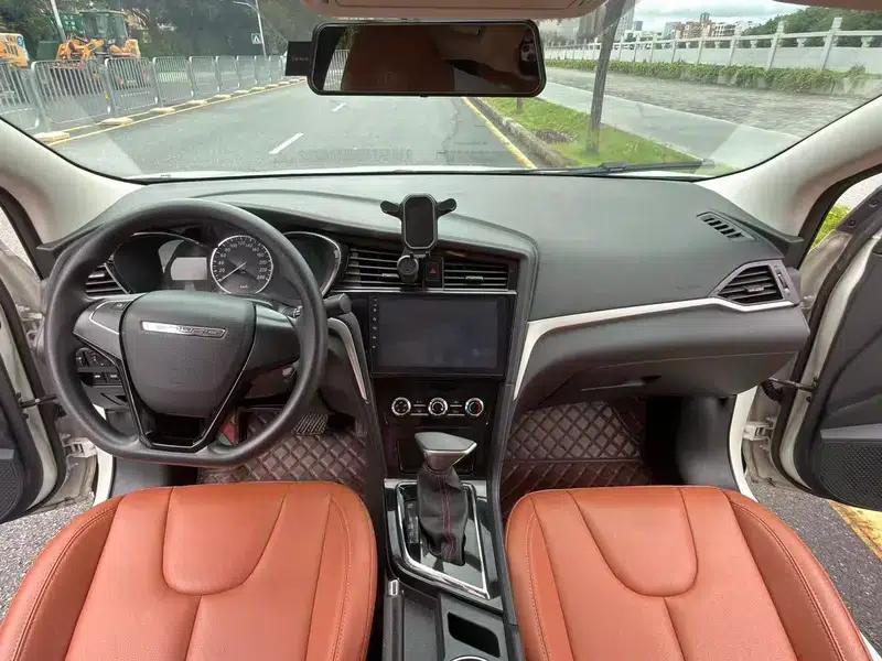 Venucia D60 2018 1.6L CVT Comfort Edition — миниатюра 8