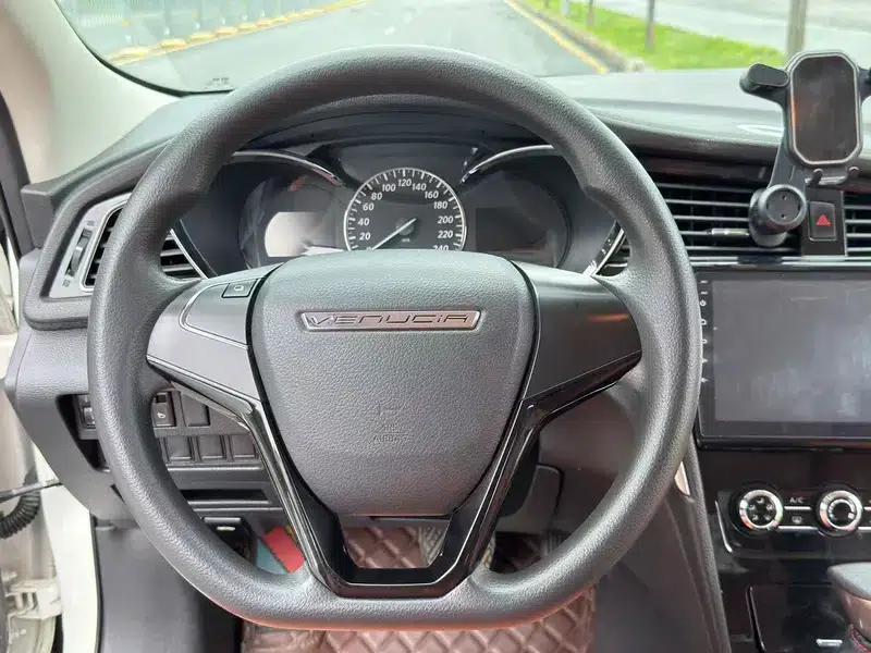 Venucia D60 2018 1.6L CVT Comfort Edition — миниатюра 9