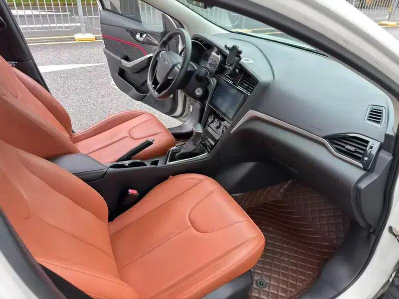 Venucia D60 2018 1.6L CVT Comfort Edition — миниатюра 10
