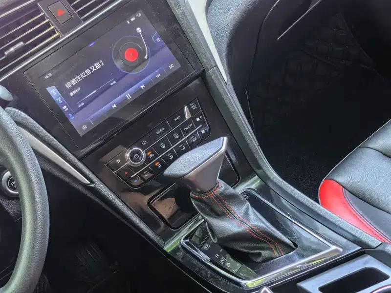 Venucia D60 2018 1.6L CVT Intelligent Elite Edition — миниатюра 15