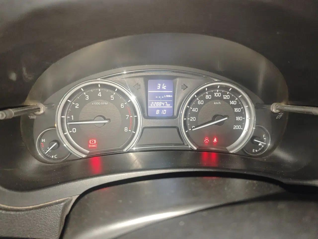 Suzuki Alivio 2015 1.6L Manual Comfort Model — миниатюра 11