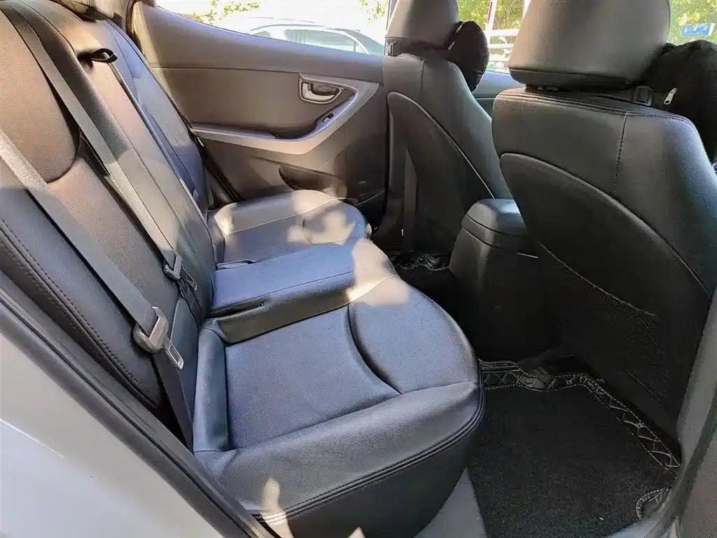 Hyundai Elantra 2016 1.6L Automatic Premium Edition — миниатюра 11