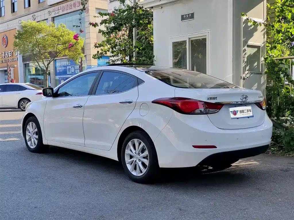 Hyundai Elantra 2016 1.6L Automatic Premium Edition — миниатюра 4