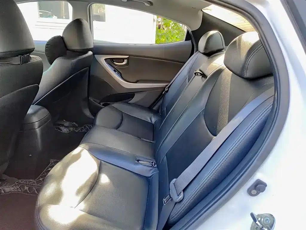 Hyundai Elantra 2016 1.6L Automatic Premium Edition — миниатюра 8