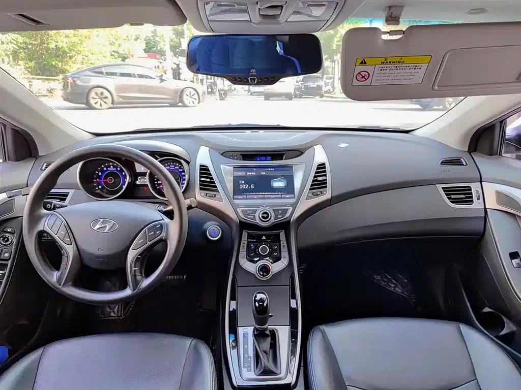 Hyundai Elantra 2016 1.6L Automatic Premium Edition — миниатюра 10