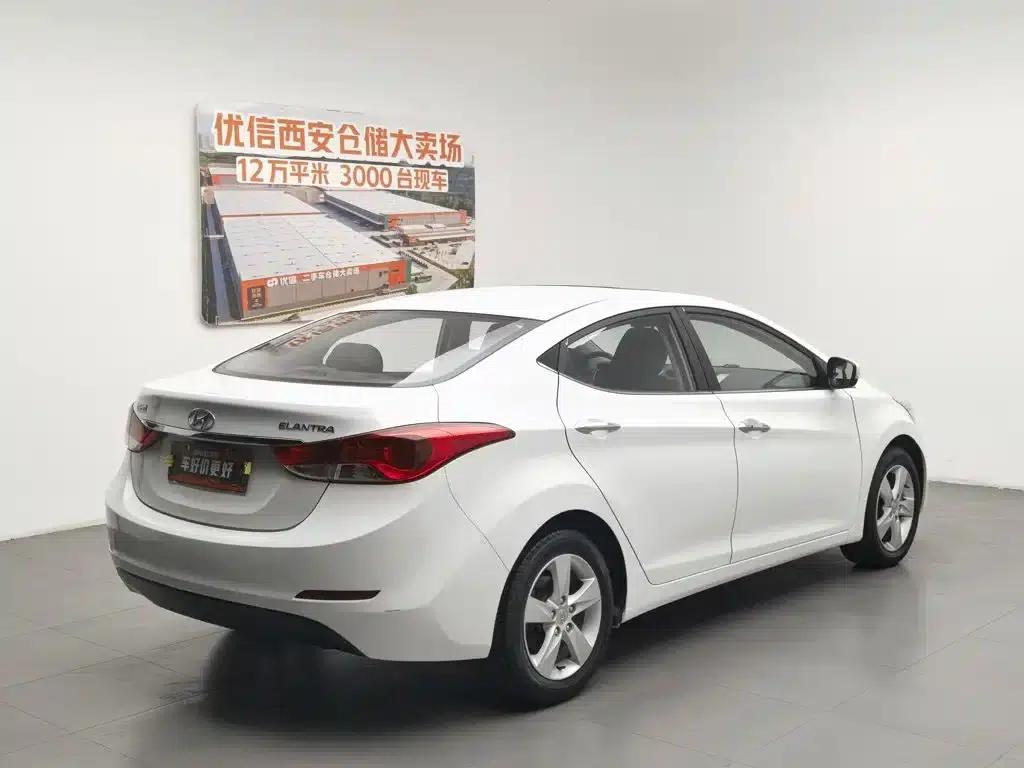 Hyundai Elantra 2012 1.6L Automatic Leading Edition — миниатюра 2
