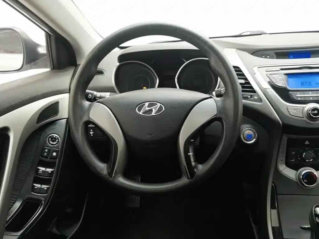 Hyundai Elantra 2012 1.6L Automatic Leading Edition — миниатюра 11