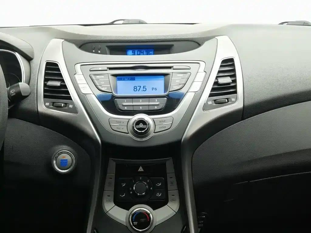 Hyundai Elantra 2012 1.6L Automatic Leading Edition — миниатюра 12