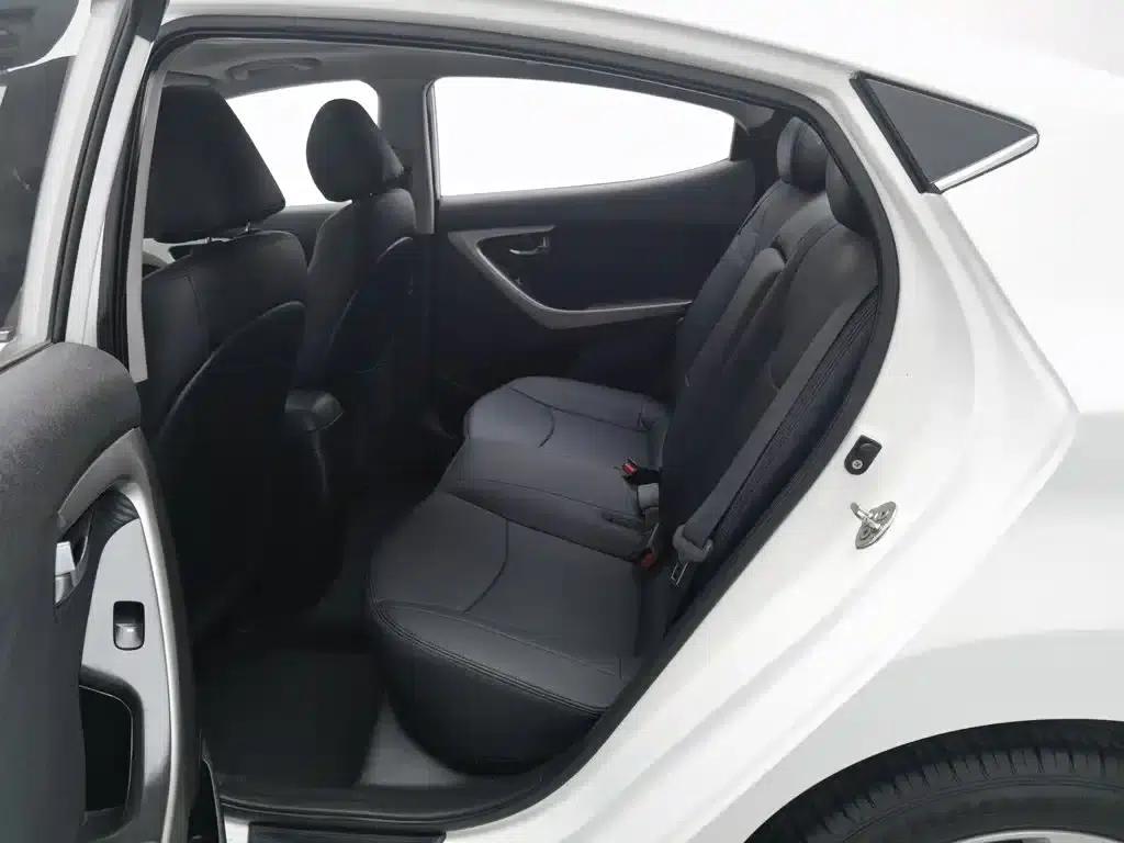 Hyundai Elantra 2012 1.6L Automatic Leading Edition — миниатюра 15