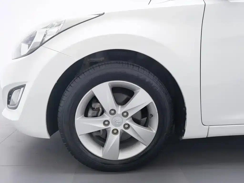Hyundai Elantra 2012 1.6L Automatic Leading Edition — миниатюра 17