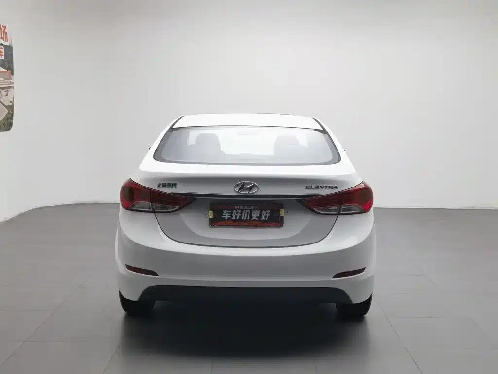 Hyundai Elantra 2012 1.6L Automatic Leading Edition — миниатюра 4