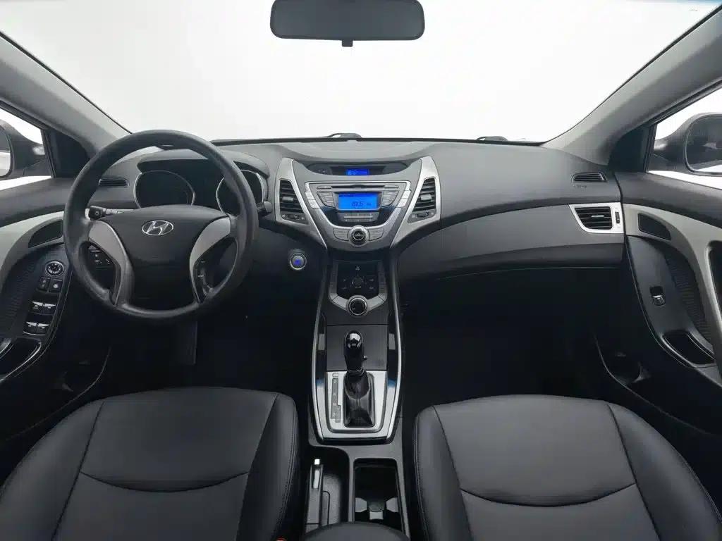 Hyundai Elantra 2012 1.6L Automatic Leading Edition — миниатюра 5