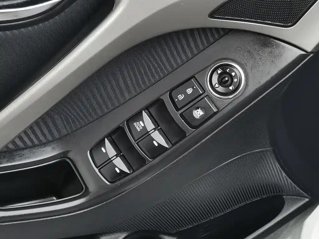 Hyundai Elantra 2012 1.6L Automatic Leading Edition — миниатюра 9
