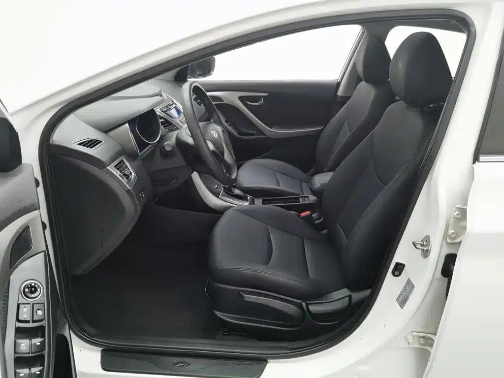 Hyundai Elantra 2012 1.6L Automatic Leading Edition — миниатюра 10