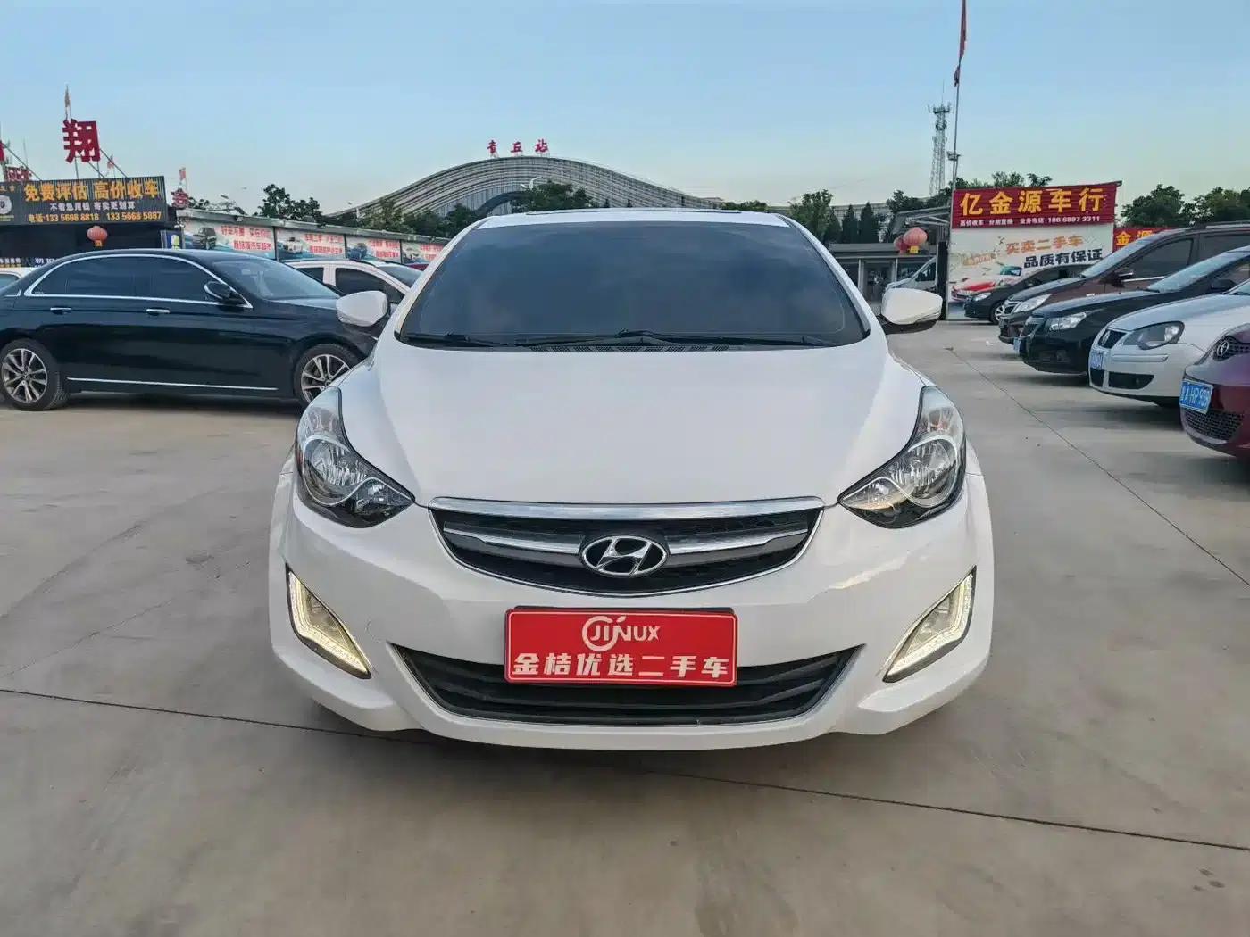 Hyundai Elantra 2015 1.6L Manual Leading Edition — миниатюра 2