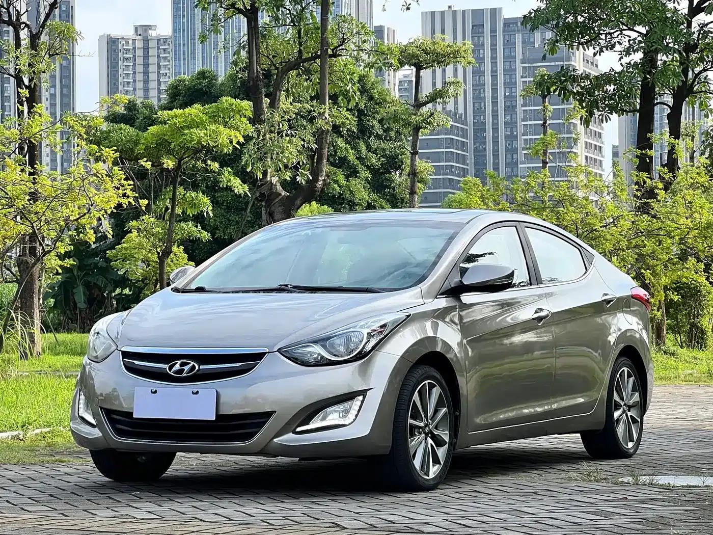 Hyundai Elantra 2016 1.6L Automatic Premium Edition — миниатюра 1