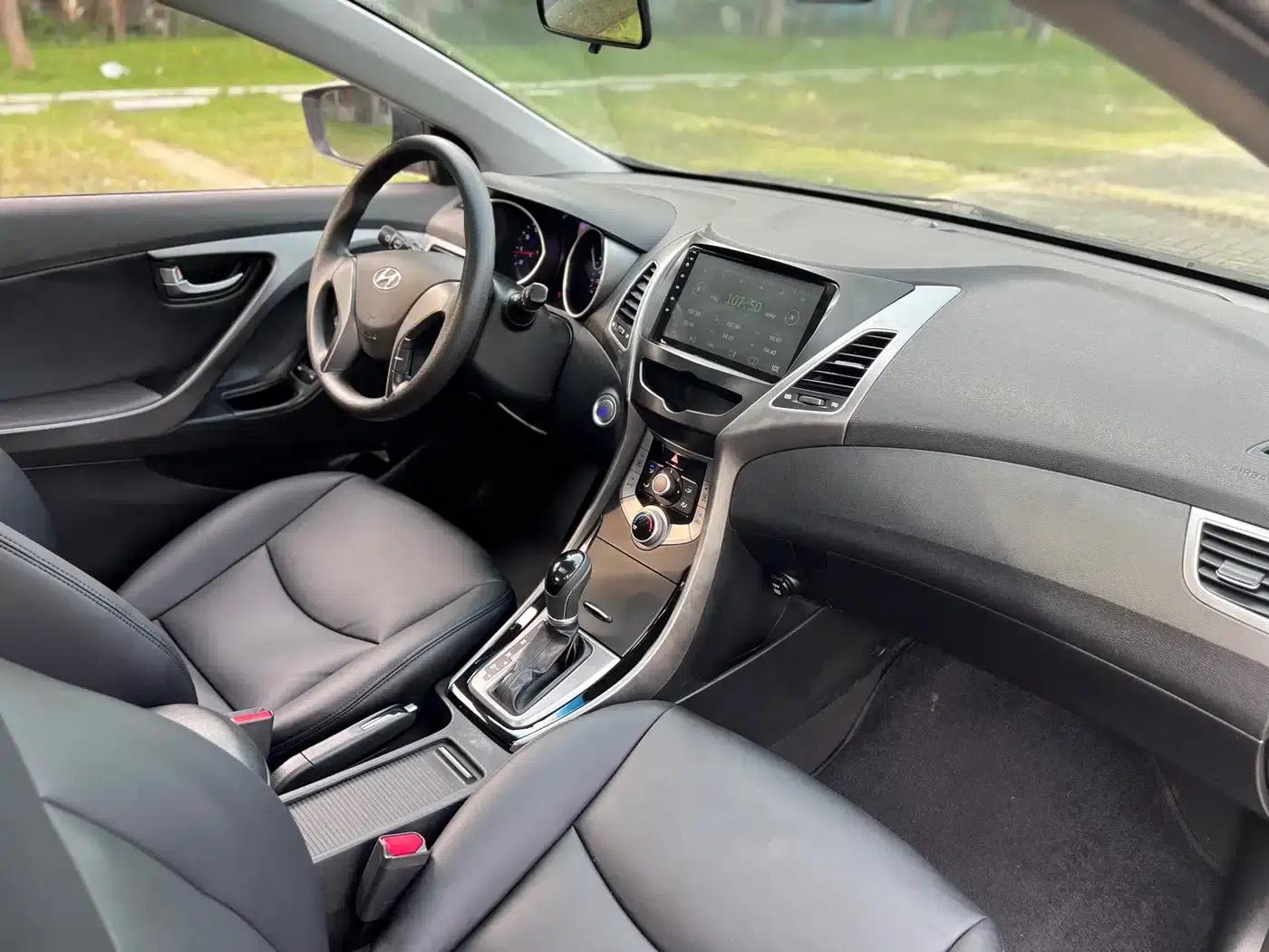 Hyundai Elantra 2016 1.6L Automatic Premium Edition — миниатюра 11
