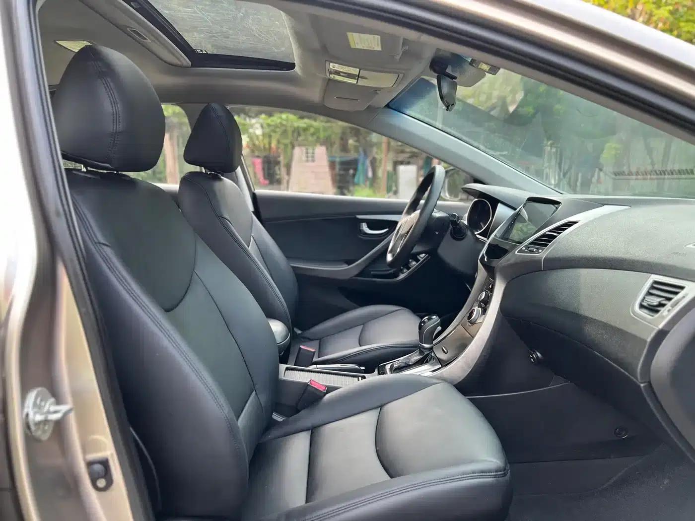 Hyundai Elantra 2016 1.6L Automatic Premium Edition — миниатюра 12