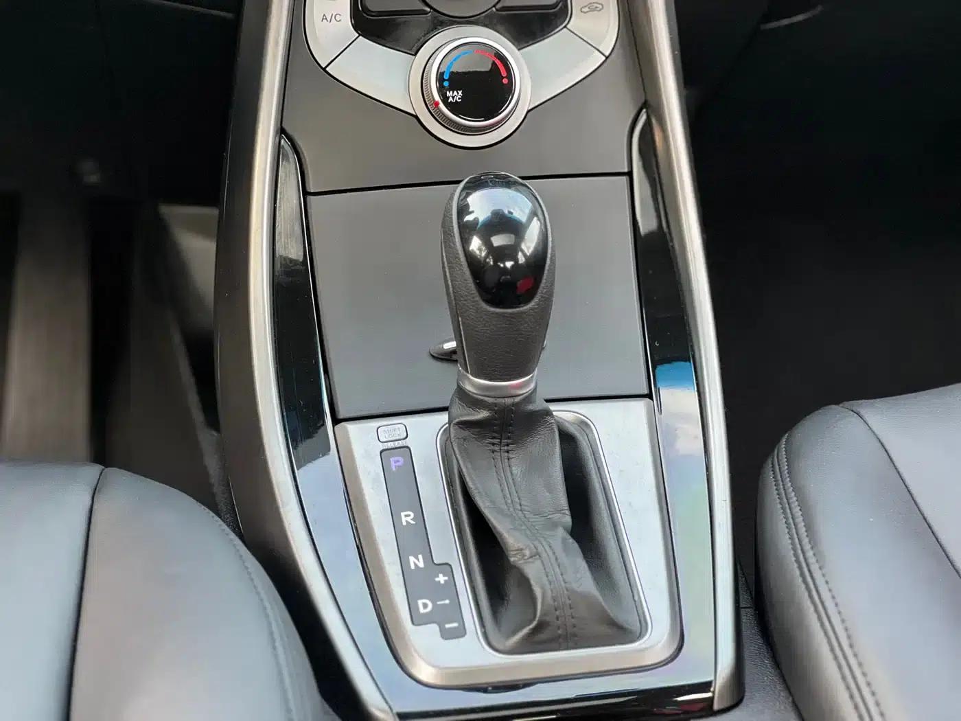 Hyundai Elantra 2016 1.6L Automatic Premium Edition — миниатюра 14