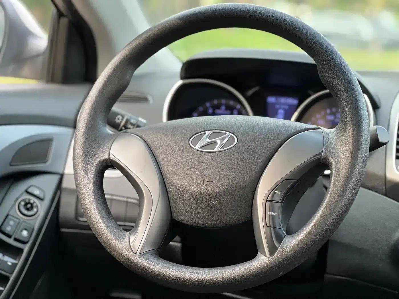 Hyundai Elantra 2016 1.6L Automatic Premium Edition — миниатюра 16