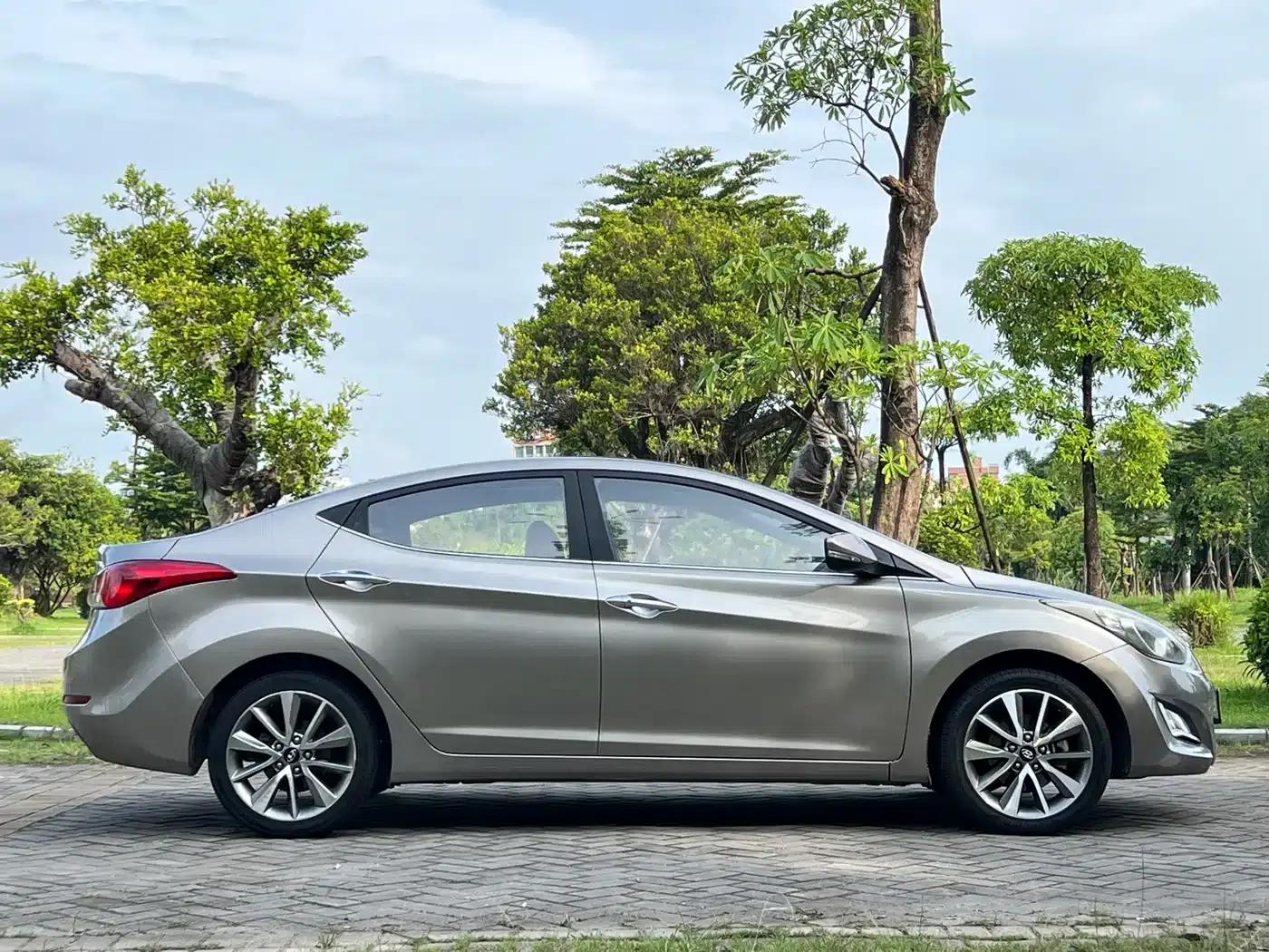 Hyundai Elantra 2016 1.6L Automatic Premium Edition — миниатюра 17