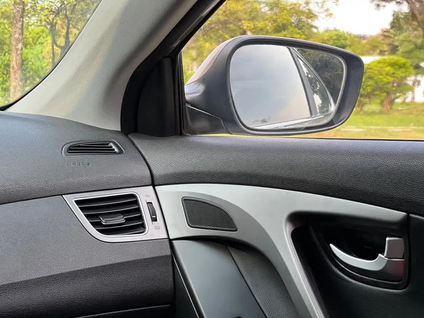 Hyundai Elantra 2016 1.6L Automatic Premium Edition — миниатюра 18