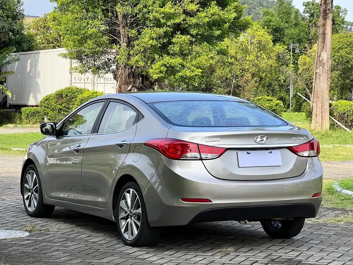 Hyundai Elantra 2016 1.6L Automatic Premium Edition — миниатюра 4