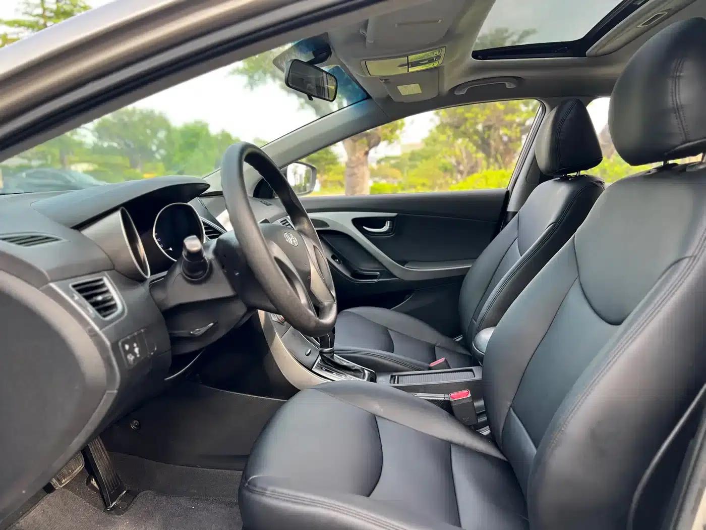 Hyundai Elantra 2016 1.6L Automatic Premium Edition — миниатюра 7