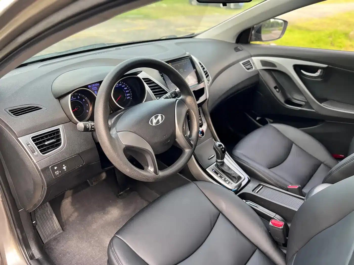 Hyundai Elantra 2016 1.6L Automatic Premium Edition — миниатюра 8