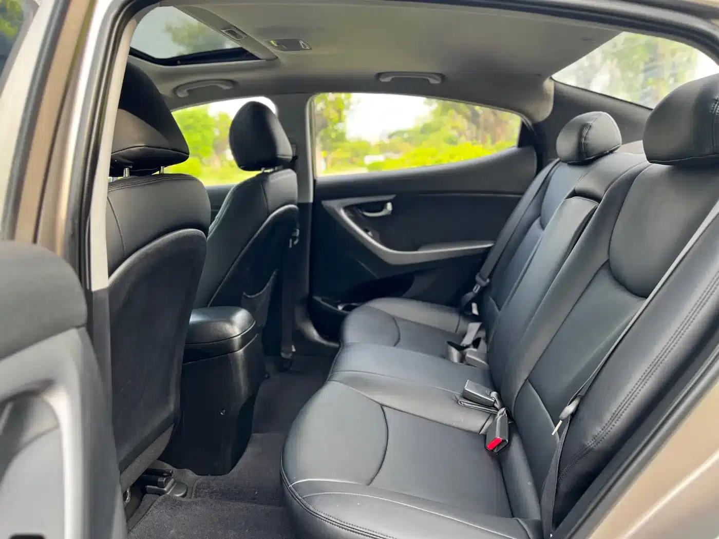 Hyundai Elantra 2016 1.6L Automatic Premium Edition — миниатюра 9