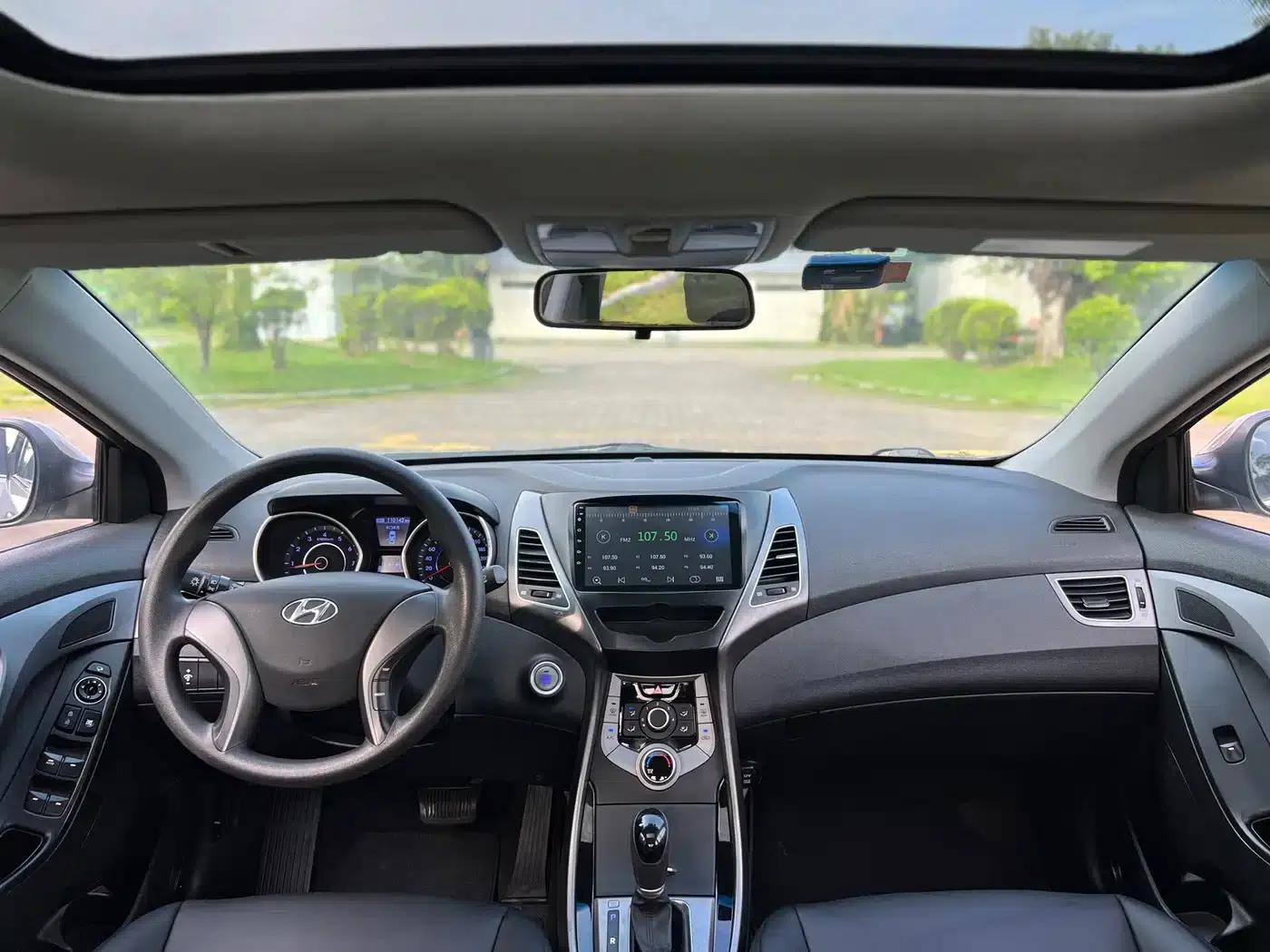 Hyundai Elantra 2016 1.6L Automatic Premium Edition — миниатюра 10