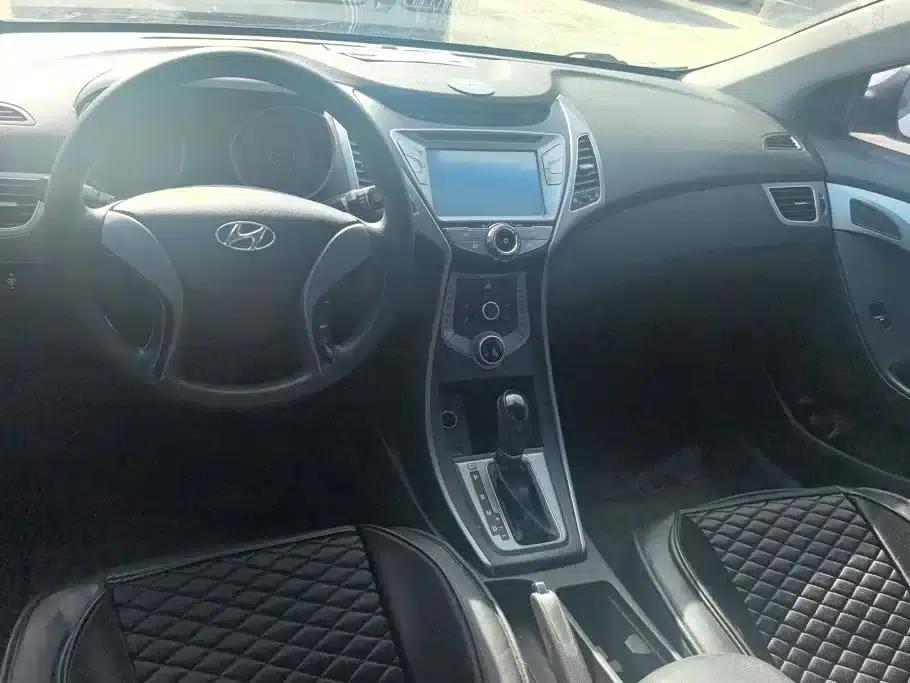 Hyundai Elantra 2015 1.6L Automatic Fashion Edition — миниатюра 12
