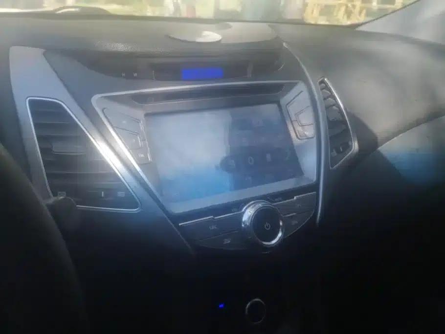 Hyundai Elantra 2015 1.6L Automatic Fashion Edition — миниатюра 13
